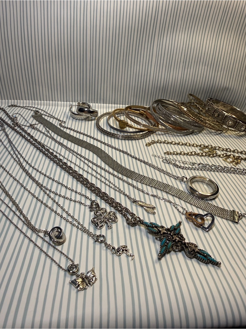 Grab Bag of Fashion Jewelry | Necklaces | Bracelets | Charms | Pendants - Picture 4 of 9